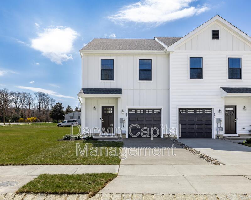 Monroe Condo: 996 Woodview Court