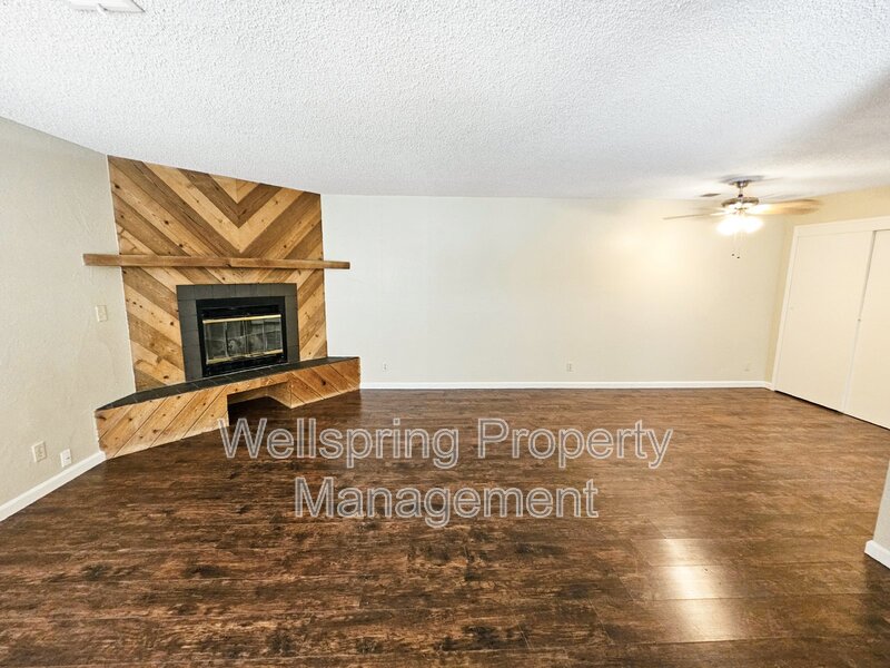 Ridgecrest Condo: 305 South Richmond Road A