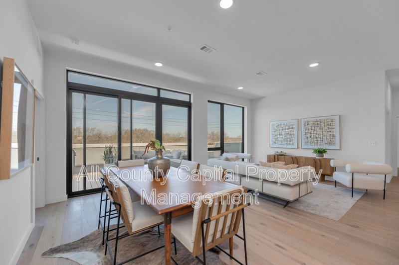 Austin Condo: 2209 S 1st St #403