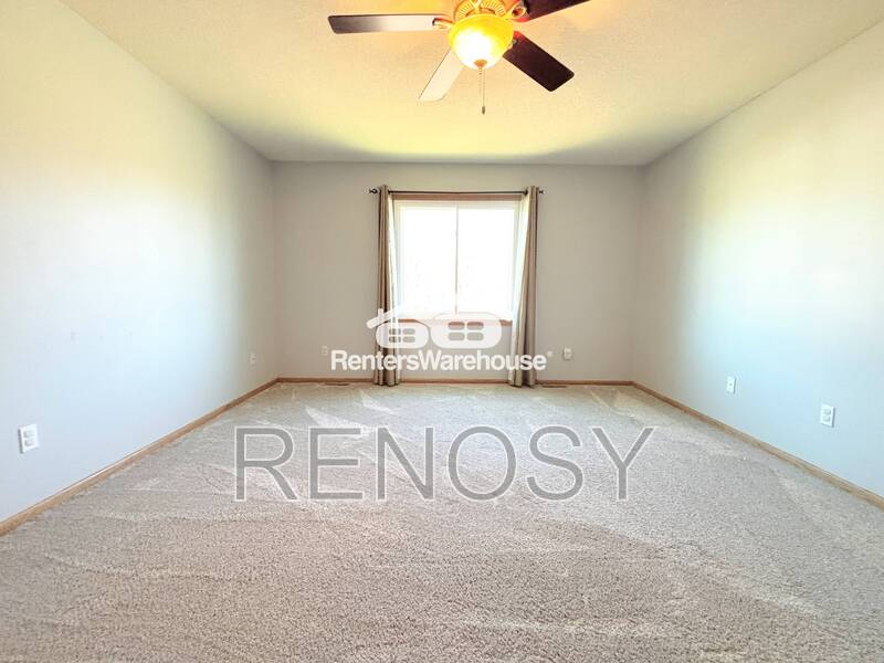 Waukee House: 330 NE Cardinal Ln