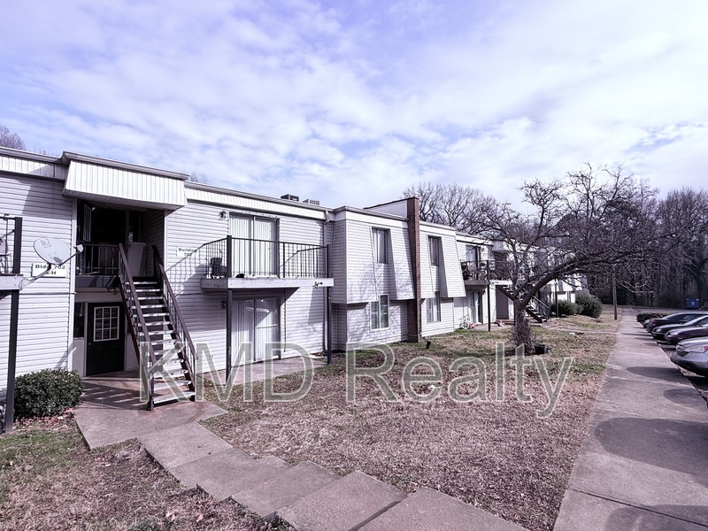 Charlotte Condo: 702 Farmhurst Drive