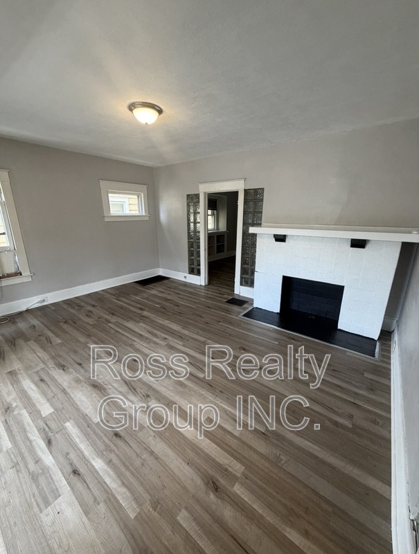 Toledo Condo: 2752 Monroe St