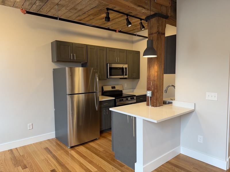 Jefferson Condo: 1665 Main St Unit C301