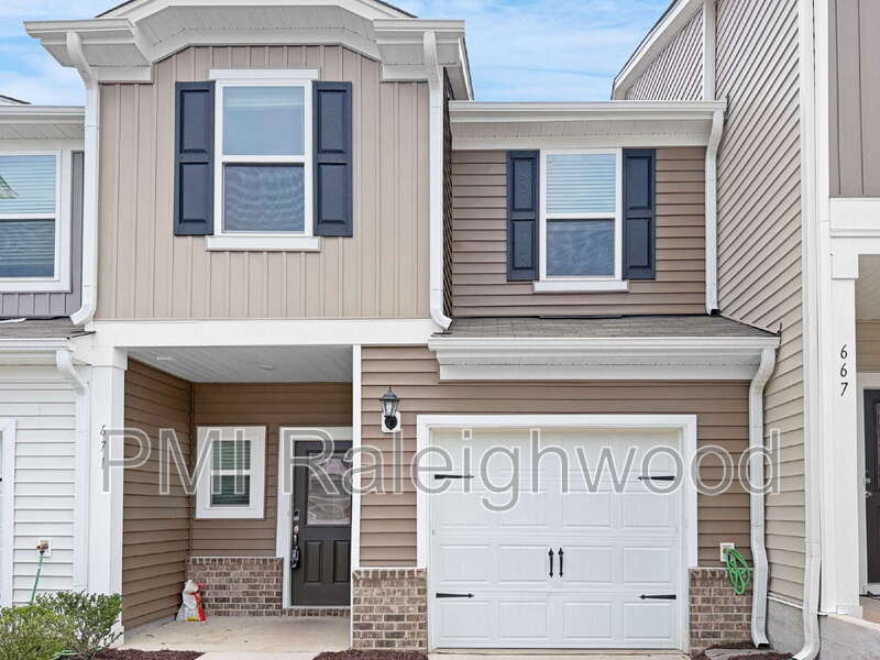 Graham Townhome: 671 Rolling Fields Drive