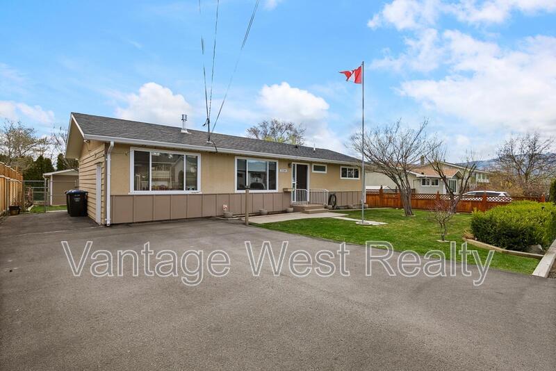 West Kelowna House: 3591 Brenda Lee Road