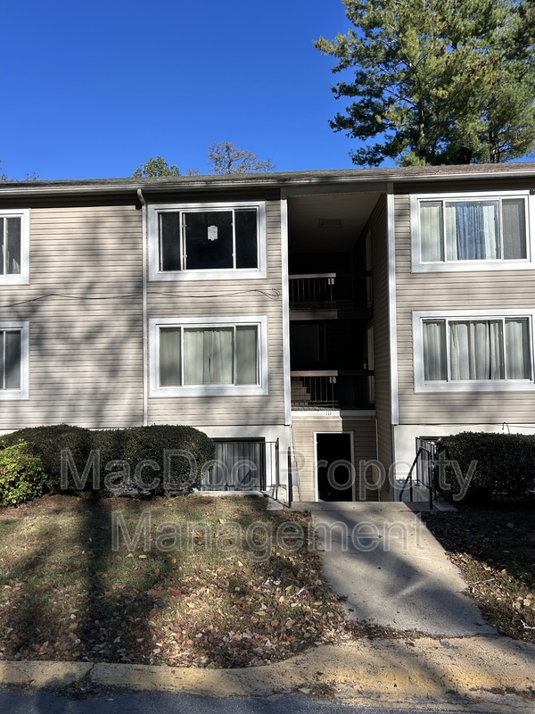 Orange Condo: 111 Berry Street Apt 6