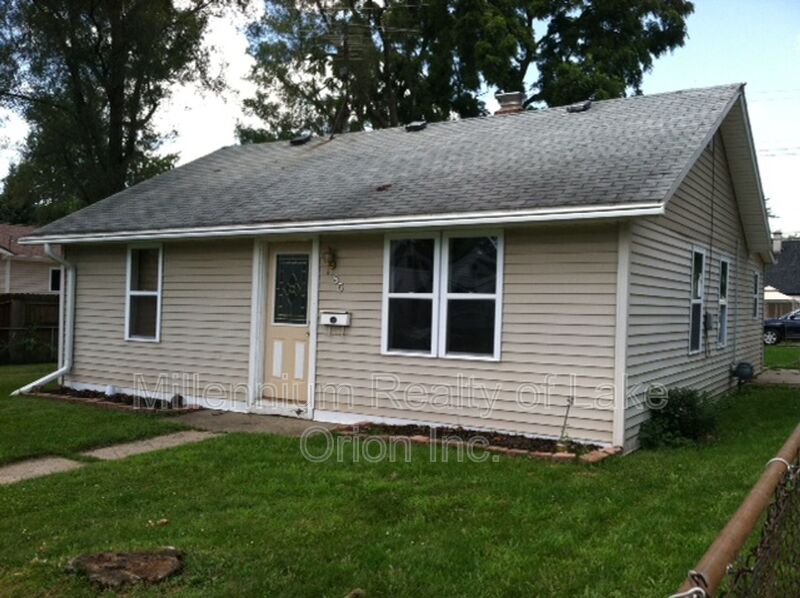 Pontiac House: 85 E Beverly Ave