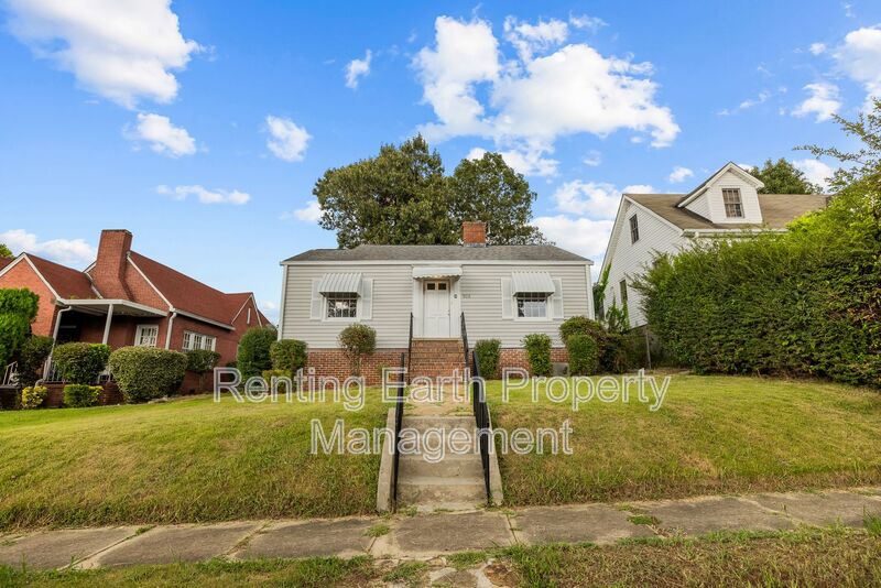 Birmingham House: 905 7th St W