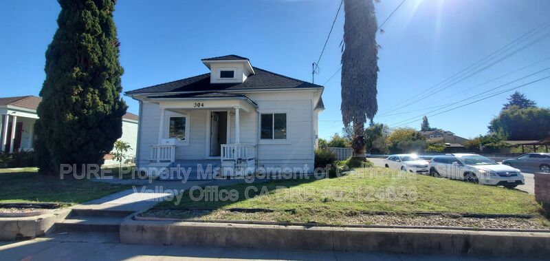 Santa Cruz House: 304 Stanford Avenue