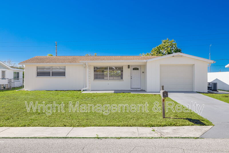 Holiday House: 3233 Finch Drive