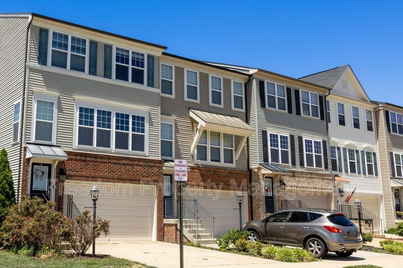 Bristow Townhome: 9222 Dawkins Crest Circle