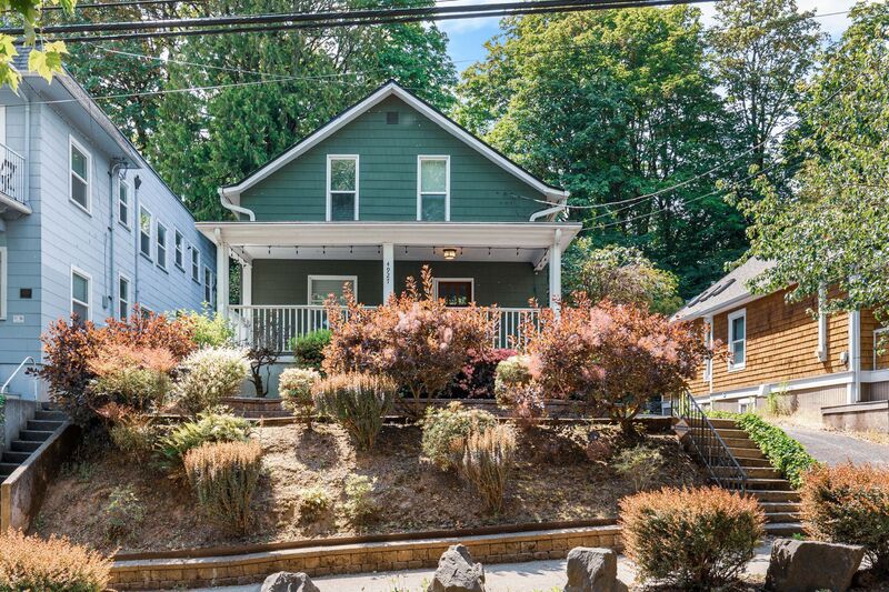 Portland House: 4927 S Corbett Ave