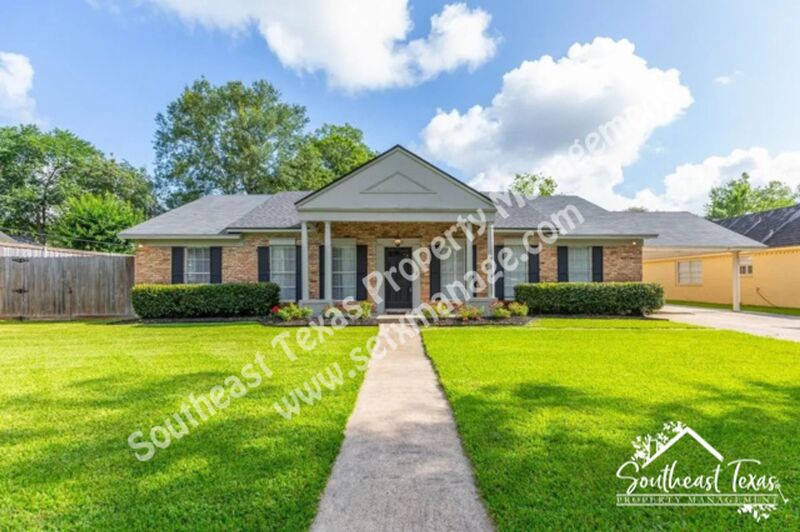 Beaumont House: 6030 Zenith Lane