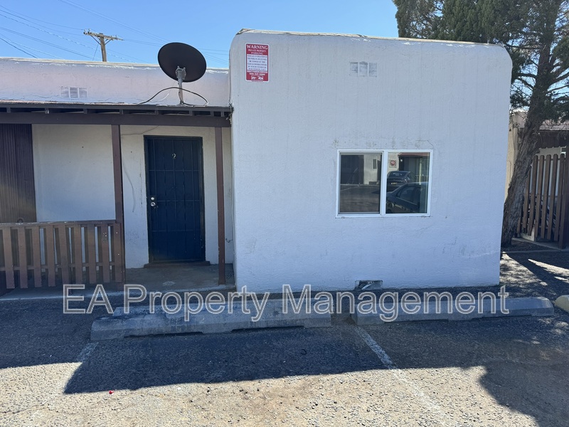 Albuquerque House: 117 40th St NW