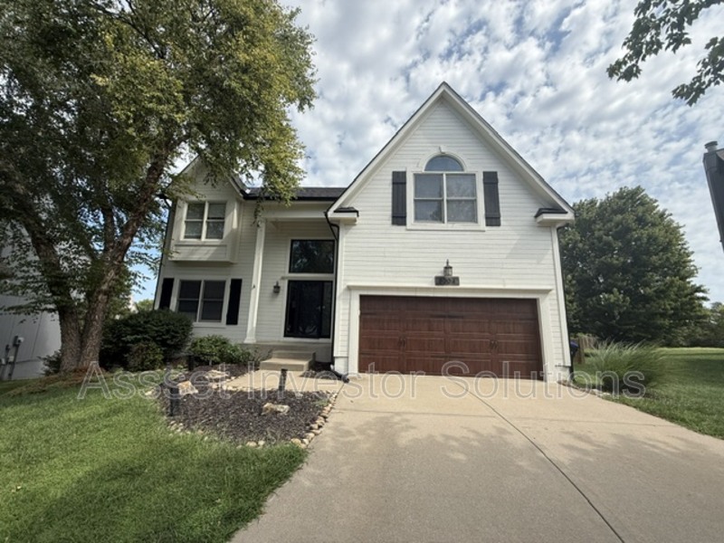 Overland Park House: 8004 W 144th Pl