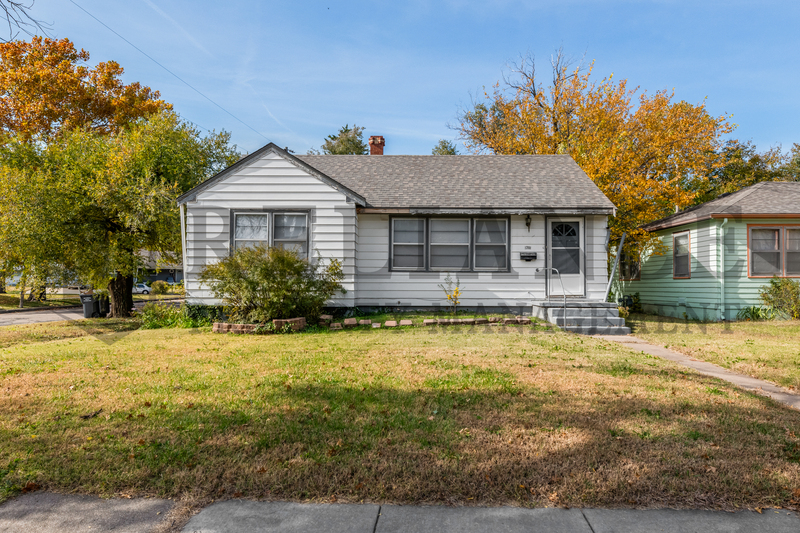 Wichita House: 1701 N Floberta Rd