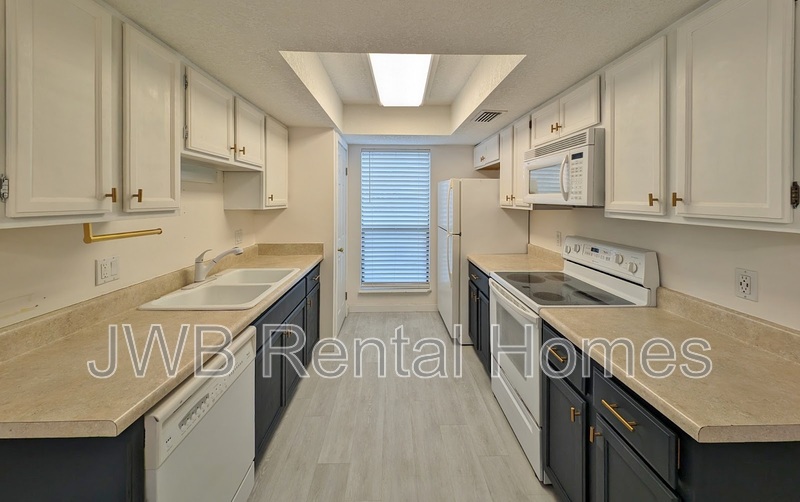 Atlantic Beach Townhome: 278 Poinsettia St