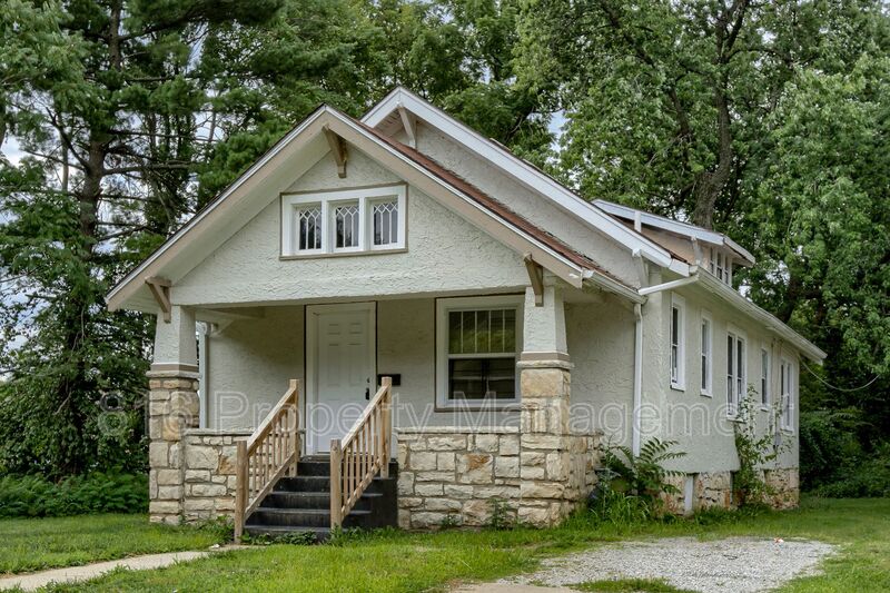 Kansas City House: 2431 E 68th St