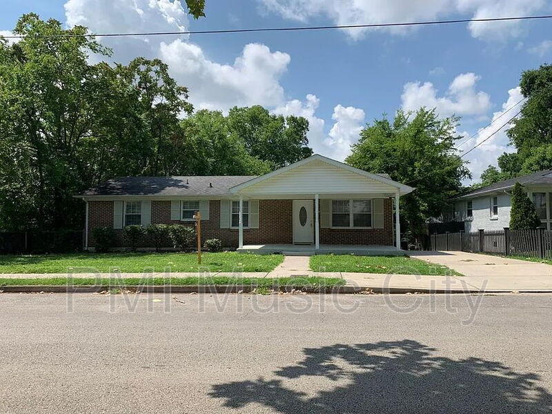 Nashville House: 322 Arrington St