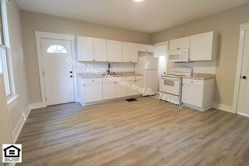 New Haven House: 428 Lincoln Highway E