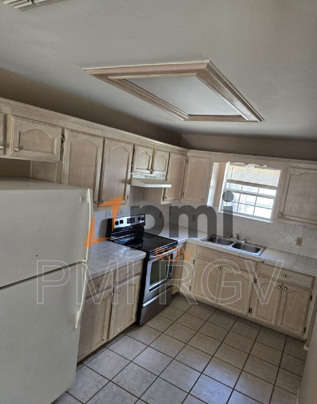 Mission Condo: 706 N Cummings Ave