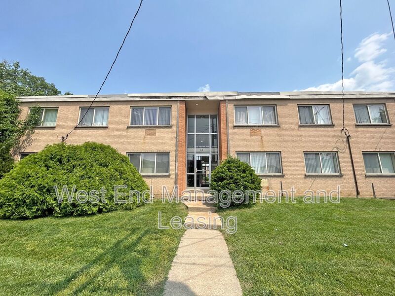 Olivette Condo: 9011 Olive Blvd