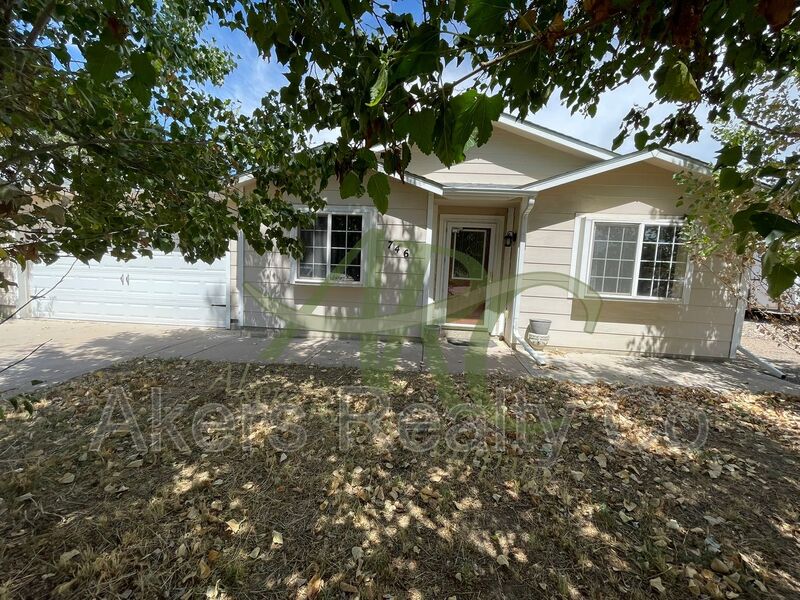 Pueblo West House: 746 S Legend Ln
