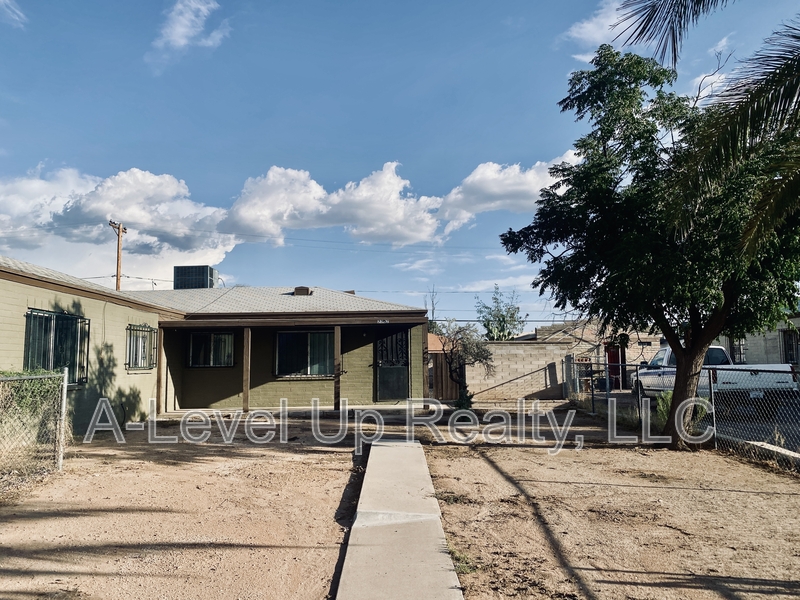 Tucson Townhome: 2302 East Monterey Vista