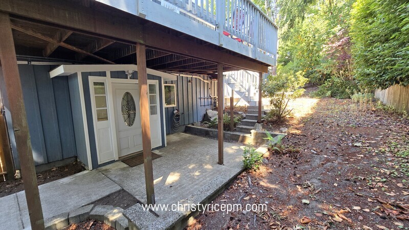 Bellevue House: 13709 SE 23rd St