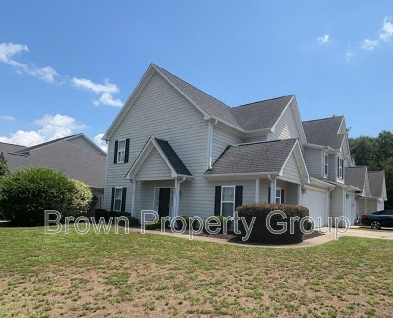 Fayetteville House: 3071 Candlelight Dr