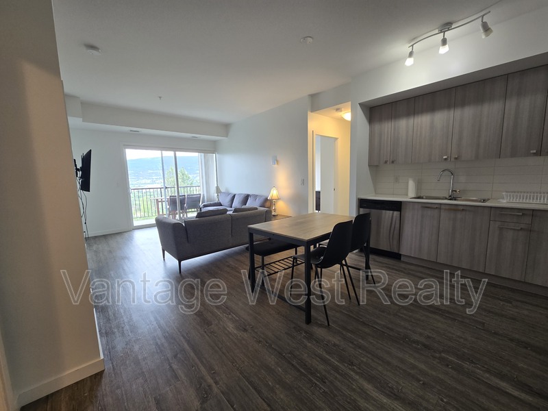 Kelowna Condo: 210-935 Academy Way