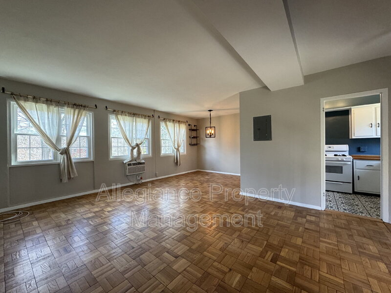 Alexandria House: 1726 Preston Road