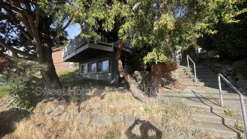 Seattle Condo: 2650 14th Ave W