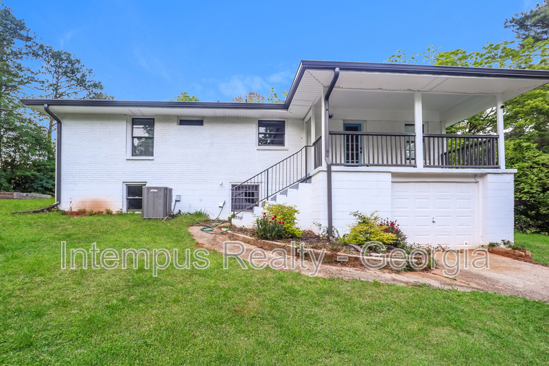 Ellenwood House: 3543 Bouldercrest Rd