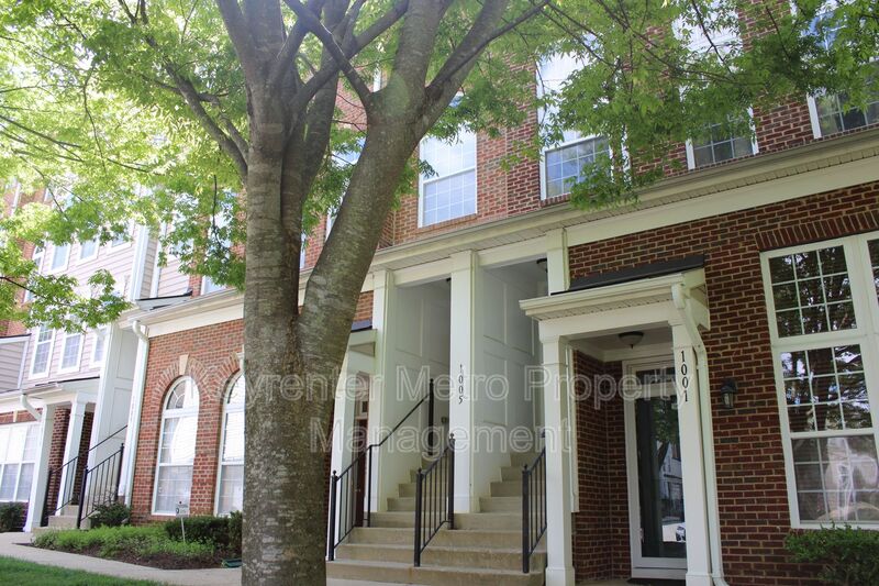 Upper Marlboro Townhome: 1005 Treeland Way