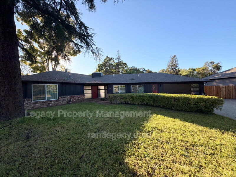 Concord House: 1249 Davis Ave