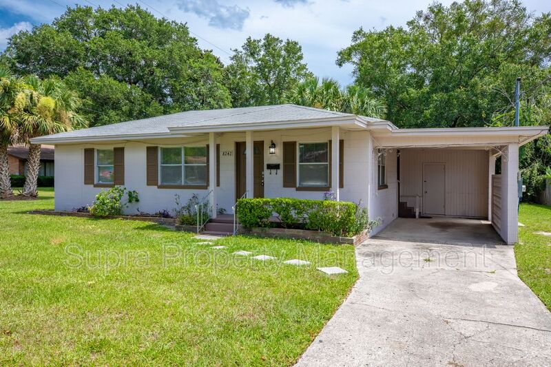 Jacksonville House: 8242 Lone Star Rd