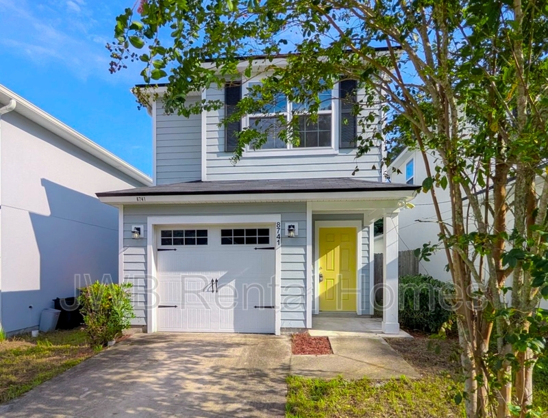Jacksonville House: 8741 Dandy Ave