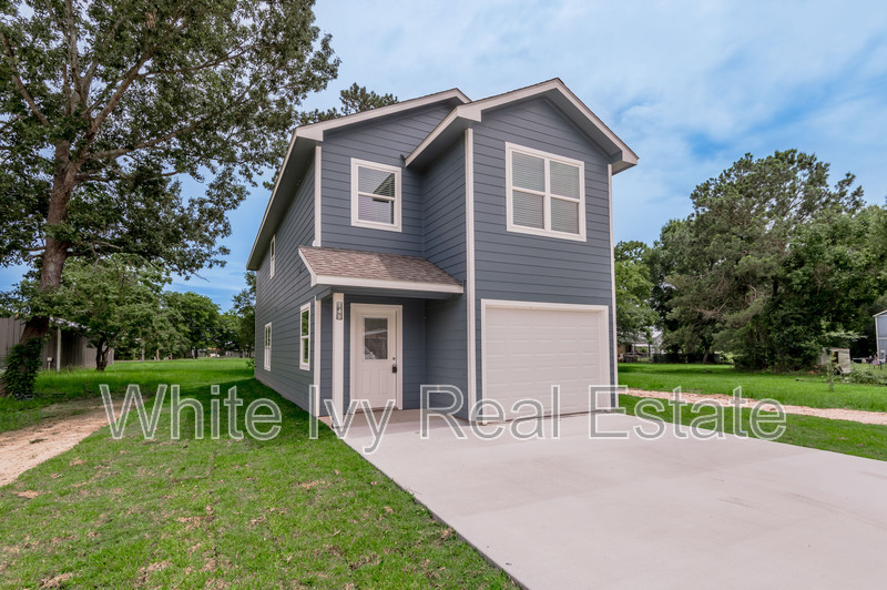 Point Blank House: 140 N Shady Oaks