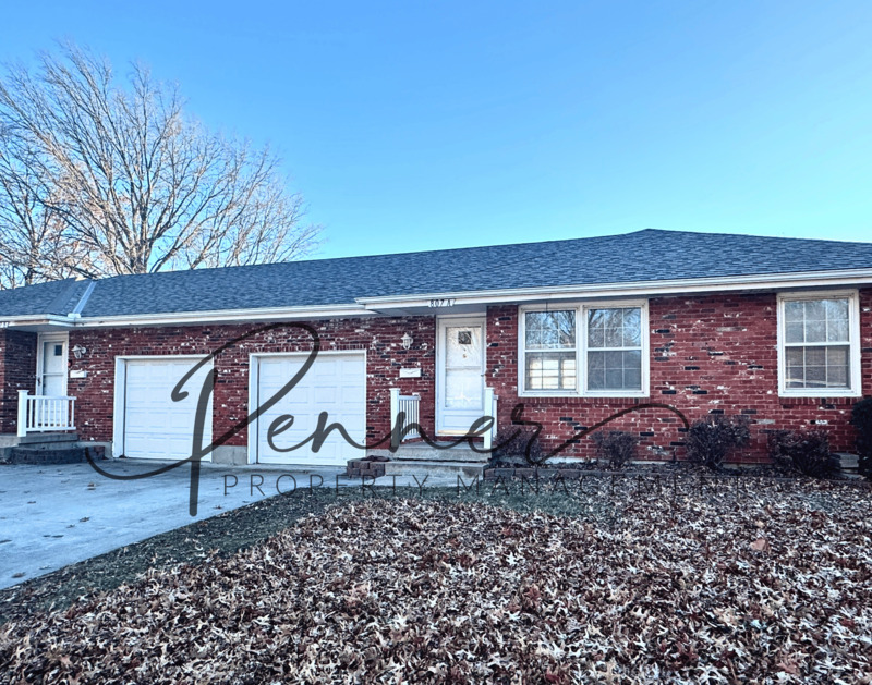 LEE'S SUMMIT House: 807 NE MAGELLAN AVE