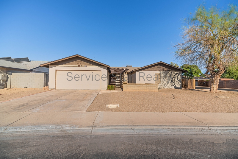 Mesa House: 2166 E Diamond Ave