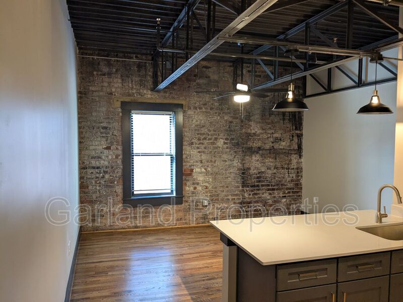 Pulaski Apartment: 34 1st St NE,