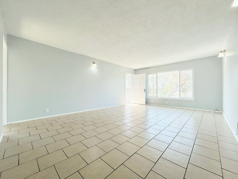 Los Angeles Condo: 8118 Stanford Ave