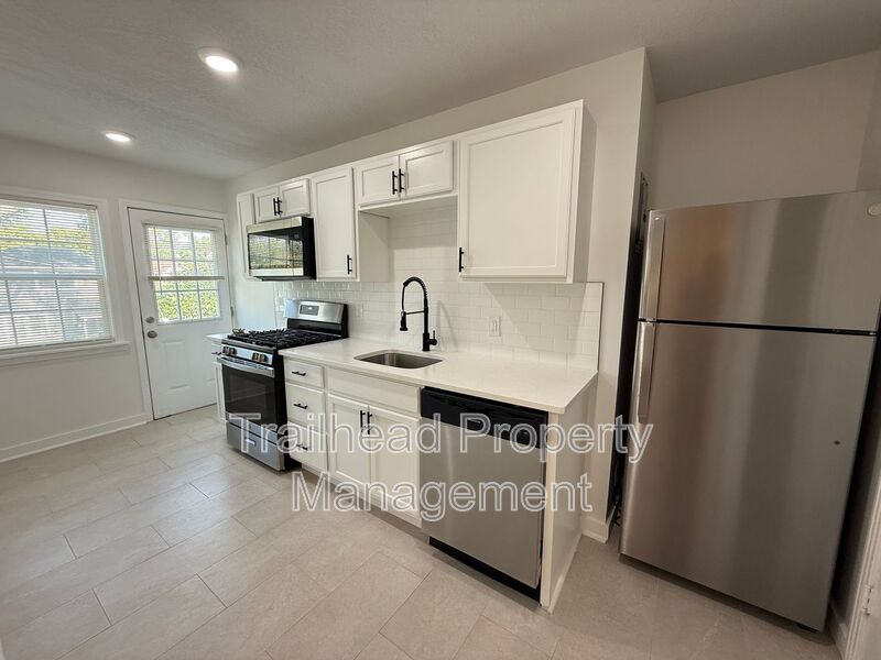 Kansas City House: 300 E Gregory