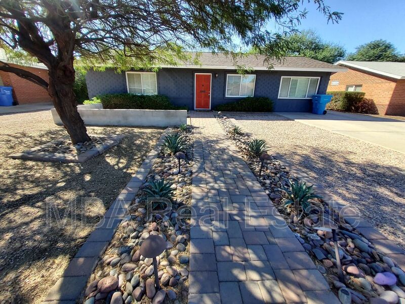 Phoenix House: 2225 E Glenrosa Ave