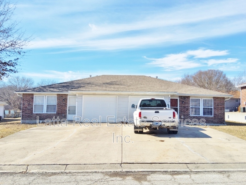 Pleasant Hill Condo: 805 Johnson Circle