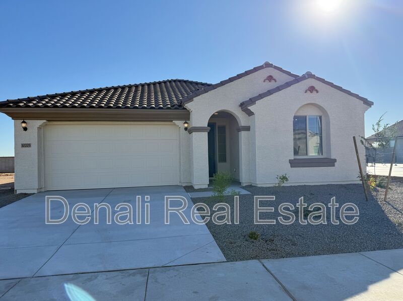 Avondale House: 10203 W. Crittenden Lane