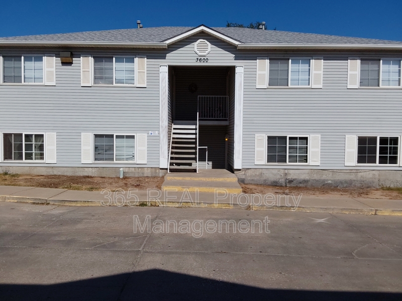 Evans Condo: 3600 17th Avenue, Unit 1