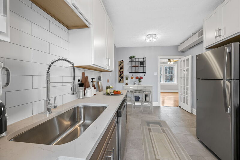 Richmond Heights Condo: 1240-72 Hawthorne Pl