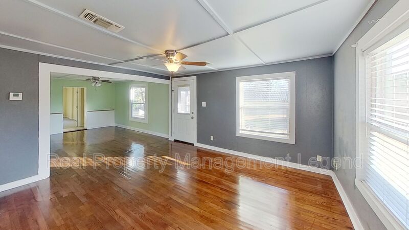 Denison House: 1030 Oak Drive